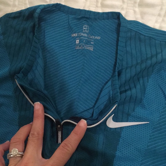 Worn once! Nike crop top - Picture 2 of 10